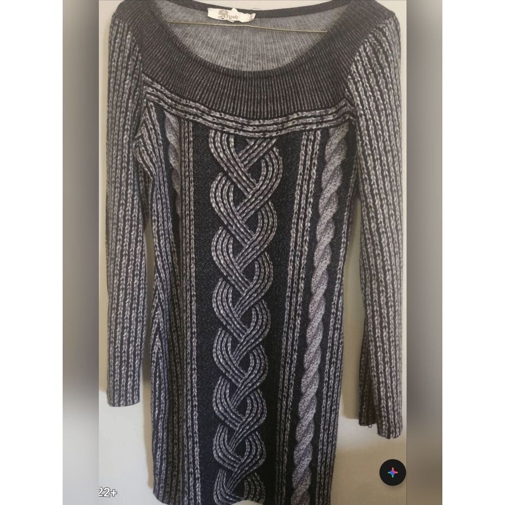 D4 Aryeh knit two-tone gray & black long sleeved dress w cable knit pattern